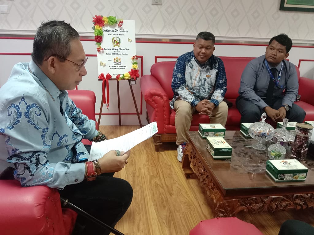 NUR IHSAN MELAKSANAKAN KUNJUNGAN SILATURAHMI DENGAN KETUA DPRD KOTA MEDAN WhatsApp Image 2025 07 04 At 06.17.42 41cdae4b 1024x768