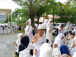 Anak TK Nur Ihsan Antusias Melaksanakan Manasik Haji Meski Gerimis IMG_20241015_094541