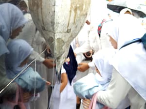 Anak TK Nur Ihsan Antusias Melaksanakan Manasik Haji Meski Gerimis IMG_20241015_103627