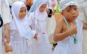 Anak TK Nur Ihsan Antusias Melaksanakan Manasik Haji Meski Gerimis IMG_20241015_104601