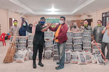 Kegiatan Penyaluran Donasi Korban Bencana Banjir Kota Medan oleh Para Relawan Nur Ihsan IFDS 4a2e9983 85fd 4cee 8a29 103291c69115