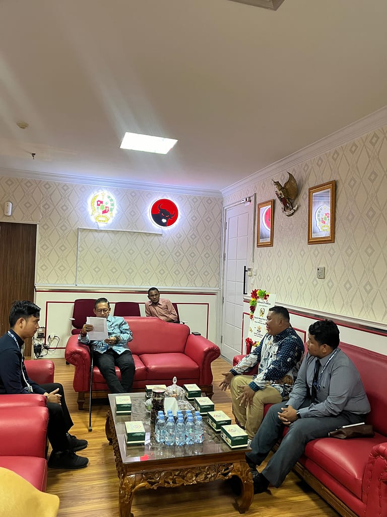 NUR IHSAN MELAKSANAKAN KUNJUNGAN SILATURAHMI DENGAN KETUA DPRD KOTA MEDAN WhatsApp Image 2025 07 03 At 17.21.46 00d2783e 768x1024